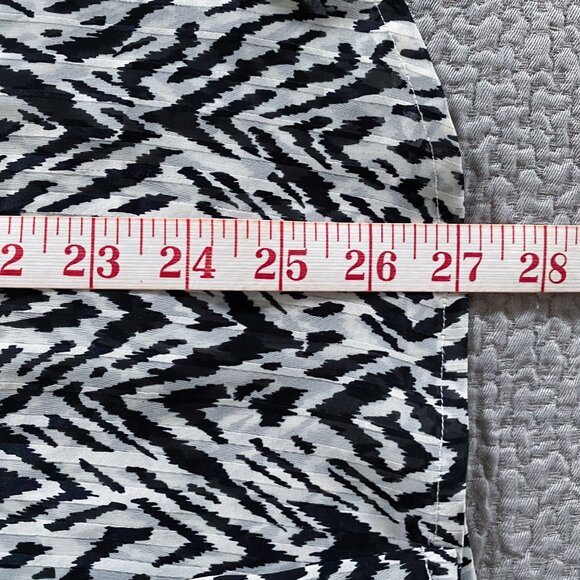 Laura & Jayne - Vintage Lightweight Tribal Patterned Blouse - Picture 5 of 7